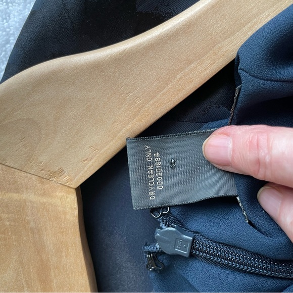 Banana republic silk sheath dress ,back zip . - Picture 4 of 4